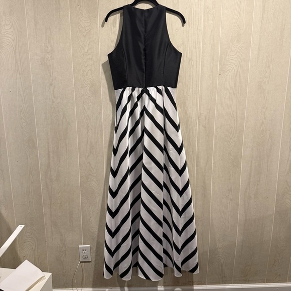 Alfred Sung Ivory & Black Chevron Stripe Gown - Size 12 - Picture 6 of 8